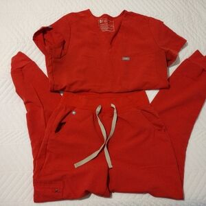 Figs Red Scrub Set